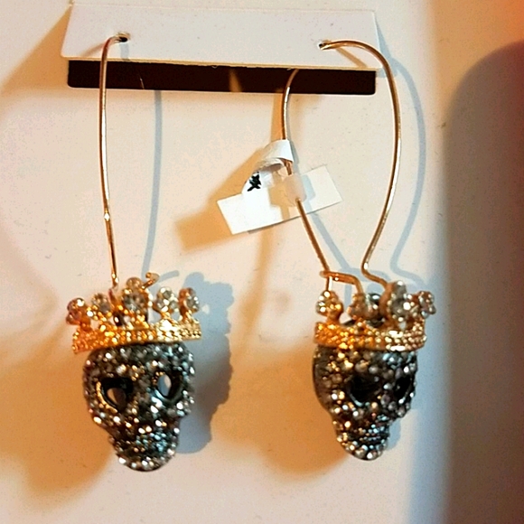 NWT.  Betsey Johnson Crowned Skull Drop Earrings - Picture 2 of 4
